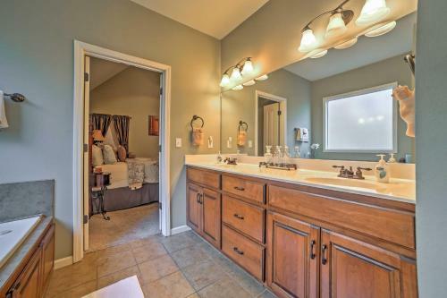 Expansive Hollister Retreat With Deck And Pool Access!