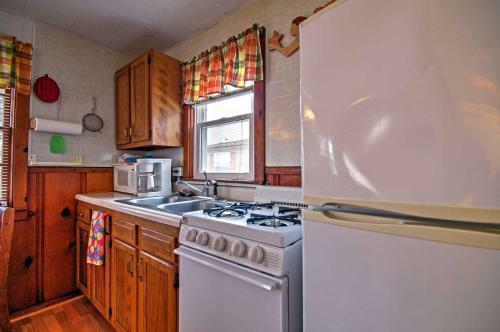 Cozy Camdenton Cottage With Deck And Boat Dock Access!