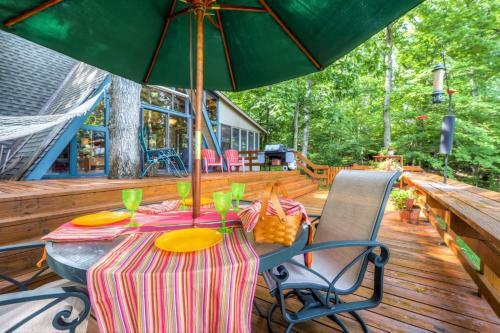 Quiet Lakefront Cottage With Dock And Resort Access!
