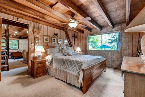 Quiet Lakefront Cottage With Dock And Resort Access!