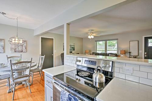 Modern Excelsior Springs Home With Deck And 3 Acres!