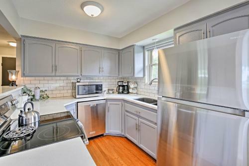 Modern Excelsior Springs Home With Deck And 3 Acres!