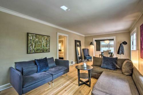 Bright Bungalow With Patio - Walk To Loose Park