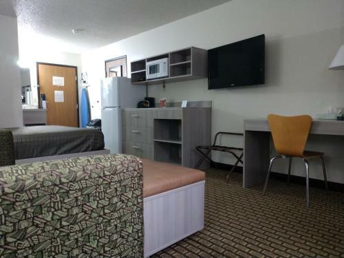 Hotel Bearcat Inn And Suites