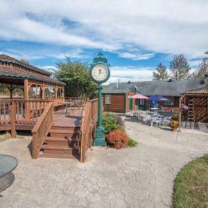 Hotel Bullwinkles Rustic Lodge