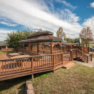 Hotel Bullwinkles Rustic Lodge