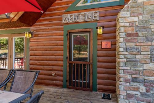 Base Camp Experience, Hottub, Jettedtubs, Grill, Great Location, Wifi