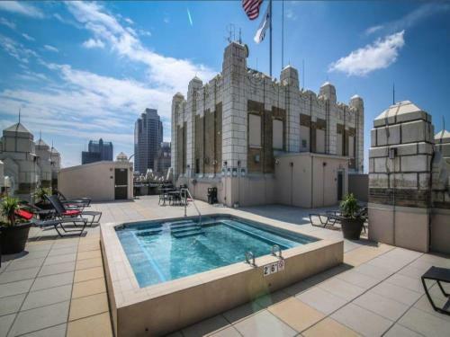 Jacuzzi In The Sky Luxe Condo By Cozysuites