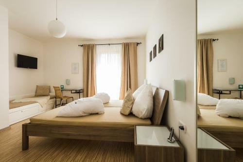 Hostal Pension Julia - Haus Elisabeth - Weinhof Lang