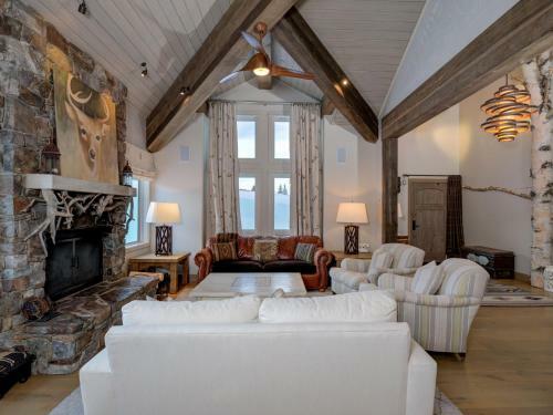 Moonshadow Lodge By Big Sky Vacation Rentals
