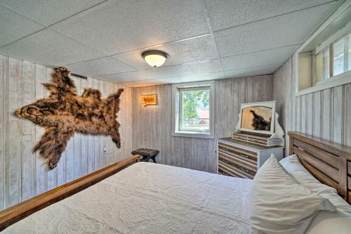 Yellowstone Country Family Home With Deck And View