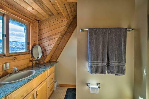 Unique Cabin With Indoor Pool And Mountain Views!