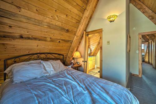 Unique Cabin With Indoor Pool And Mountain Views!