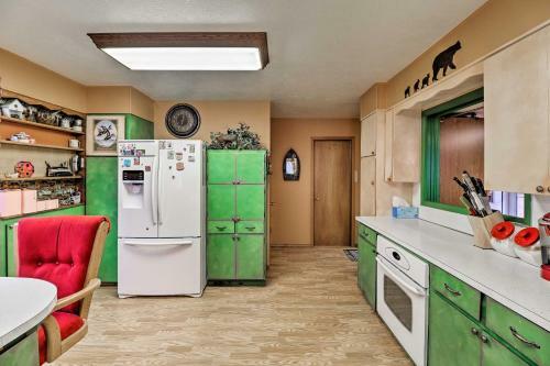 Flathead Lake House With Private Beach And Boat Dock!