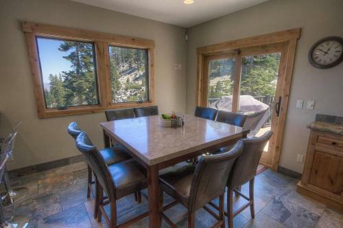 Stage Coach Run By Lake Tahoe Accommodations