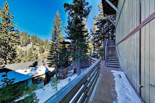 Apartamento Mountain & Lake-view Hideaway With Alfresco Dining Duplex