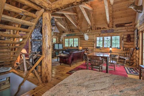 Waterfront Conway Lake Cabin With Deck And Fire Pit!
