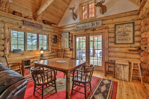 Waterfront Conway Lake Cabin With Deck And Fire Pit!