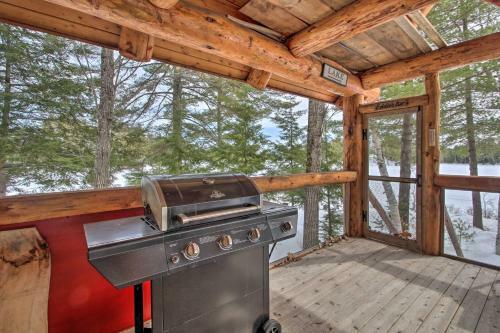 Waterfront Conway Lake Cabin With Deck And Fire Pit!