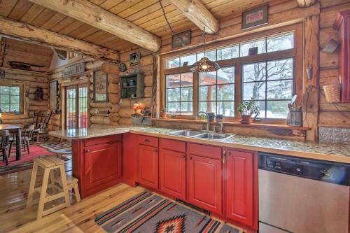 Waterfront Conway Lake Cabin With Deck And Fire Pit!