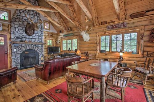 Waterfront Conway Lake Cabin With Deck And Fire Pit!