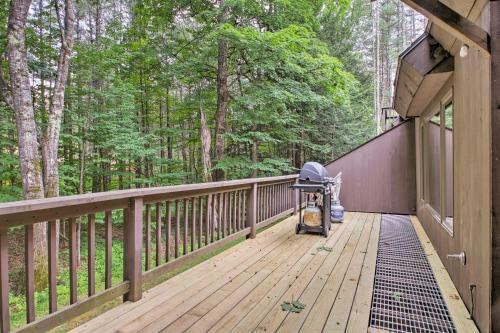 White Mtns Townhome With Pvt Deck And Pool Access