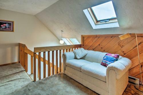 White Mtns Townhome With Pvt Deck And Pool Access