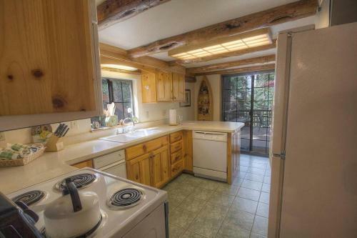 Zephyr Cabin By Lake Tahoe Accommodations