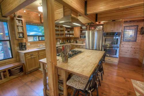 Smokey Joes By Lake Tahoe Accommodations