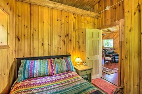 Cabin Retreat About 2 Mi To White Mountain Skiing
