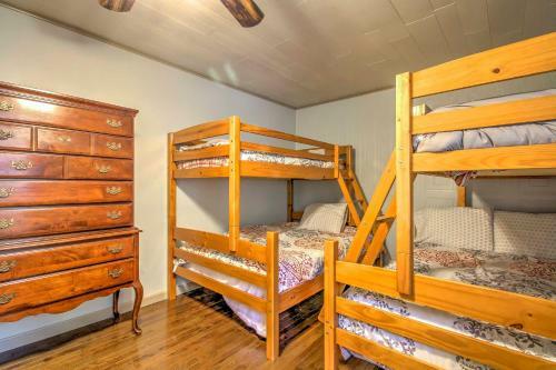 Rustic Intervale Hideaway With Deck And Wooded Views!