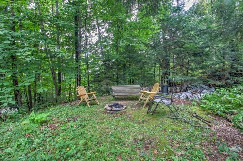 Rustic Intervale Hideaway With Deck And Wooded Views!