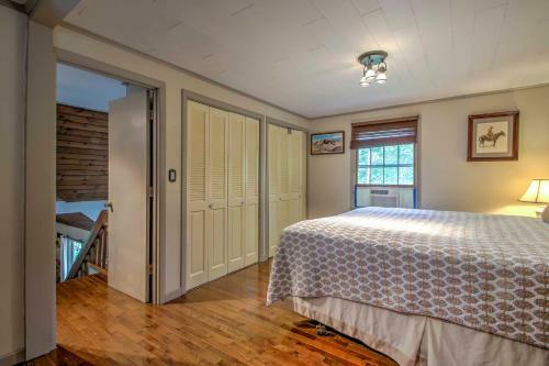 Rustic Intervale Hideaway With Deck And Wooded Views!