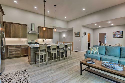Gilford House With Deck And Grill - Mins To Beach!
