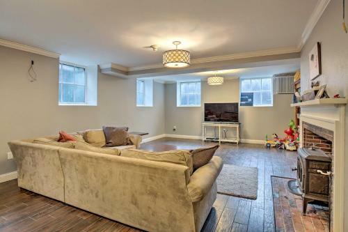 Grand Estate With Courtyard - 2 Mi To Downtown!