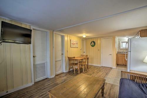 Apartamento Cozy Coastal Getaway - Walk To Beach And Shops!