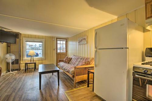 Apartamento Oceanside Retreat With Patio - Steps To Beach!