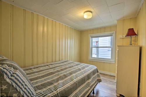 Apartamento Oceanside Retreat With Patio - Steps To Beach!