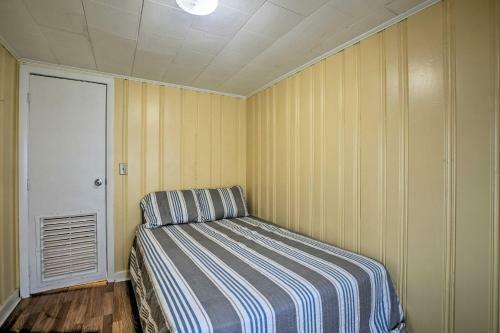 Apartamento Oceanside Retreat With Patio - Steps To Beach!