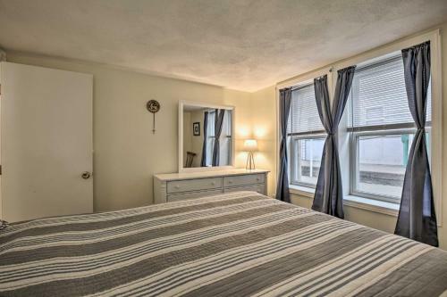 Apartamento Airy Coastal Getaway - Walk To Hampton Beach!