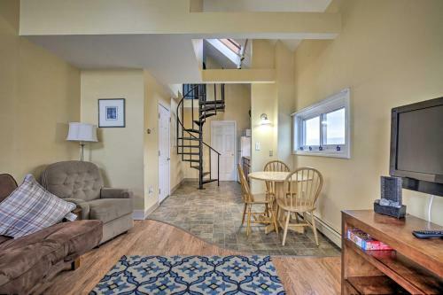 Apartment With Ocean Views Walk To Hampton Bch!