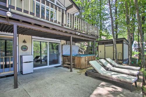 Dreamy Lakefront Getaway With Beach And Hot Tub
