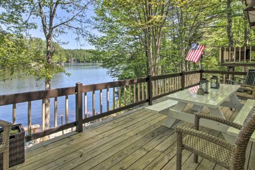 Dreamy Lakefront Getaway With Beach And Hot Tub