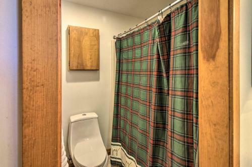 Bright Getaway With Lake Access - Near Gunstock