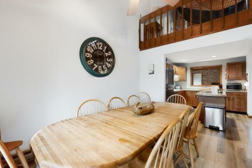 Stonehurst Gorgeous End Unit
