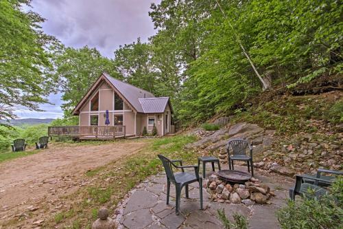 Conway Area Chalet With Mountain Views And Fire Pit!