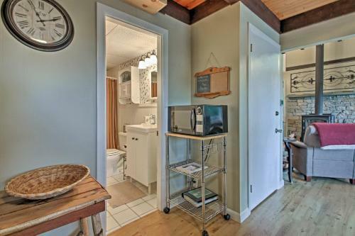 Conway Area Chalet With Mountain Views And Fire Pit!