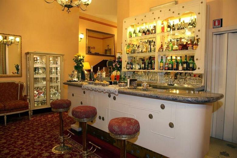 Mokinba Hotels King