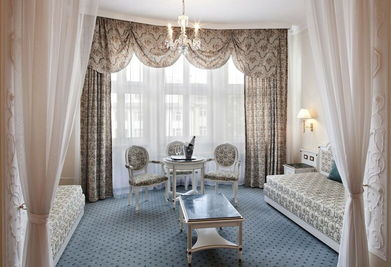 Hotel Ambassador-zlat� Husa