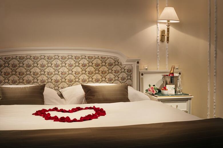 Hotel Ambassador-zlat� Husa